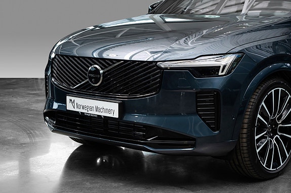 Volvo XC90 10 of 28