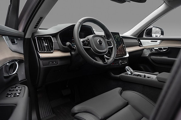 Volvo XC90 11 of 28