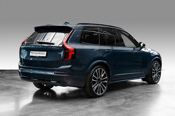 Volvo XC90 8 of 28