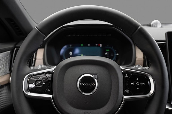 Volvo XC90 14 of 28