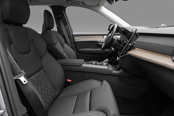 Volvo XC90 18 of 28