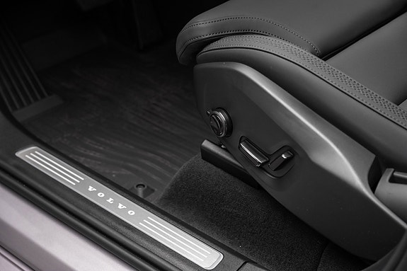 Volvo XC90 26 of 28