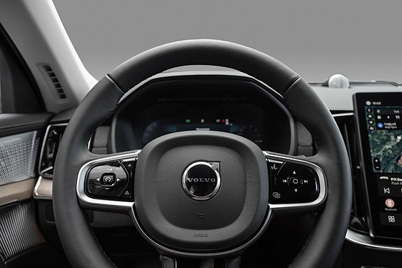 Volvo XC90 13 of 28