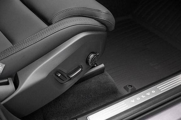 Volvo XC90 27 of 28