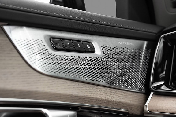 Volvo XC90 24 of 28