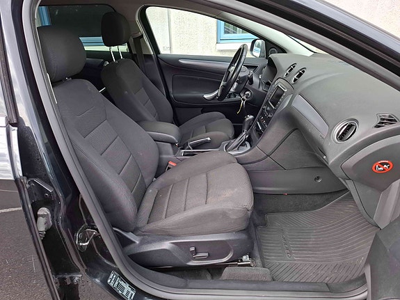 Ford Mondeo 21 of 28