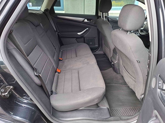 Ford Mondeo 23 of 28
