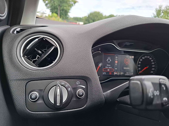 Ford Mondeo 18 of 28