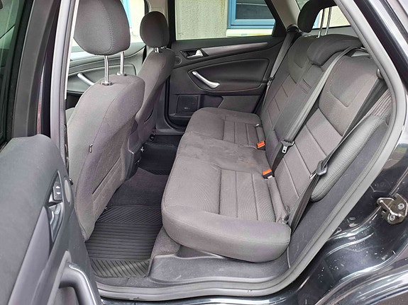 Ford Mondeo 24 of 28