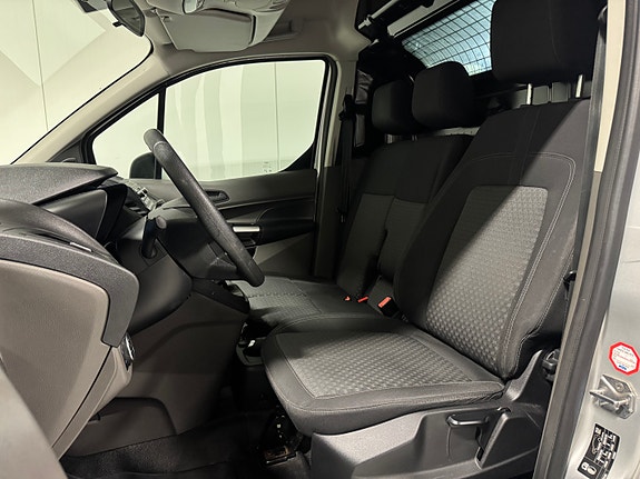 Ford Transit Connect 17 of 30