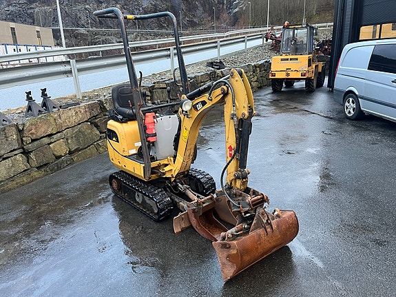 Cat 300.9D 3 of 5