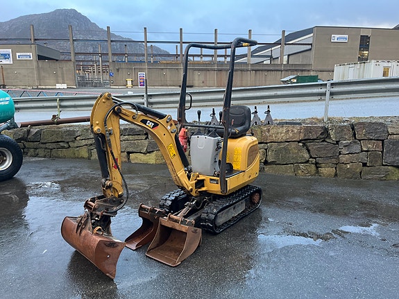Cat 300.9D 2 of 5