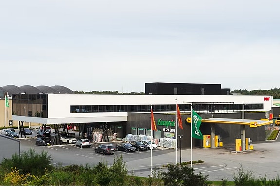 Vi holder til på Orstad