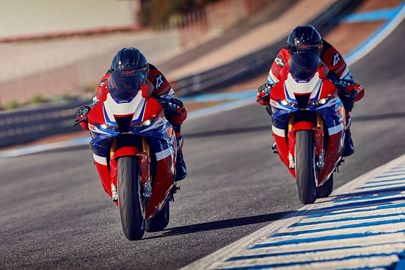 Honda CBR1000RR-R Fireblade SP 4 of 5