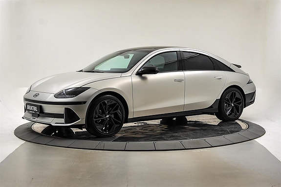 Hyundai Ioniq 6 2 of 5