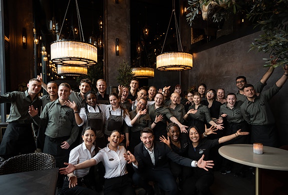 Fremoverlent. Lidenskapelig. Uformell. Profesjonell.
Dette er verdiene som samler oss. Kulturen i Olivia er sterk og danner grunnlaget for restaurantene våre.