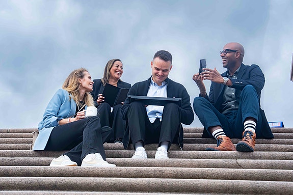 Hvis du liker å lede mennesker, ha tett kontakt med kunder og kombinere fag og forretningsforståelse, vil vi gjerne høre fra deg.