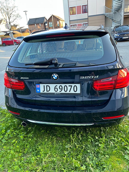 BMW 320d 2 of 13