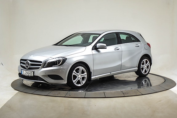 Mercedes-Benz A180 2 of 5