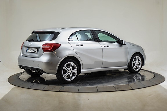 Mercedes-Benz A180 3 of 5