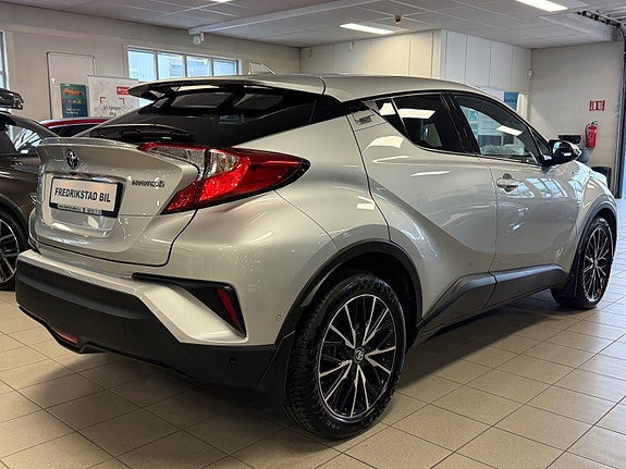 Toyota C-HR 4 of 5