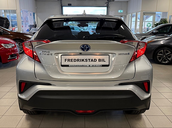 Toyota C-HR 3 of 5