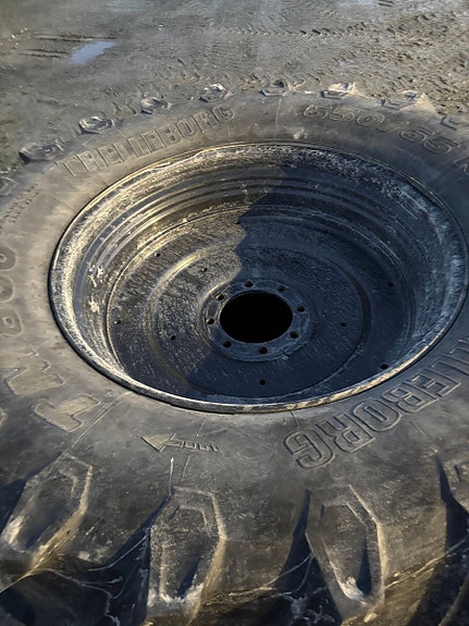 Trelleborg TM800,  650/65R38 - 540/65R28 Svarte felger Valtra T-serie etc