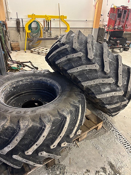 Trelleborg TM800,  650/65R38 - 540/65R28 Svarte felger Valtra T-serie etc