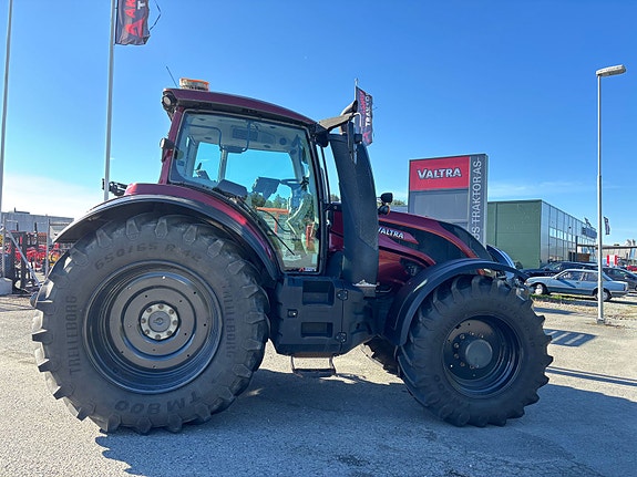Valtra T234 Direct, fronthydraulikk, kun 3700 t. Nye dekk 2018, kr 1 168 000,-