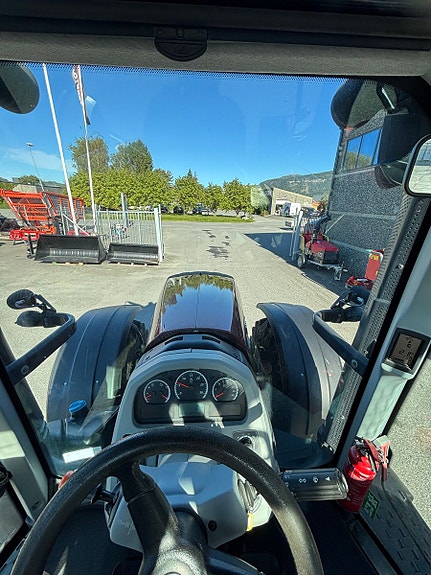 Valtra T234 Direct, fronthydraulikk, kun 3700 t. Nye dekk 2018, kr 1 168 000,-