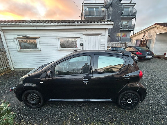 Toyota Aygo 2 of 10