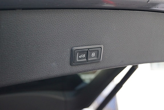 Audi e-tron 12 of 30