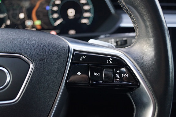 Audi e-tron 27 of 30