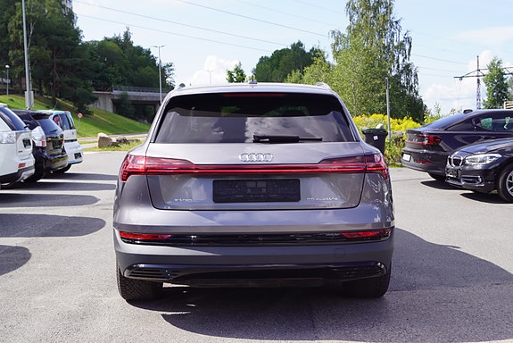 Audi e-tron 5 of 30