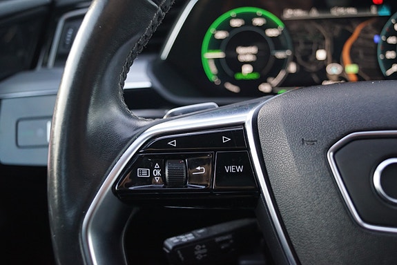 Audi e-tron 28 of 30