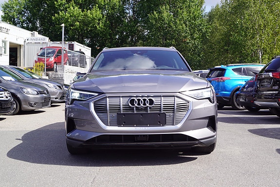 Audi e-tron 2 of 30