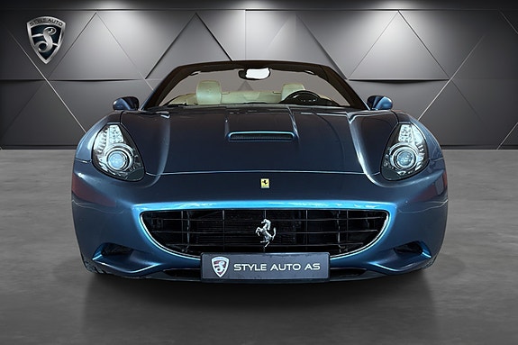 Ferrari California 2 of 5