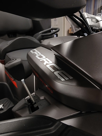 CFMOTO CFORCE 850 TOURING ABS 2026 Med bakboks og 28” dekk 4 of 5