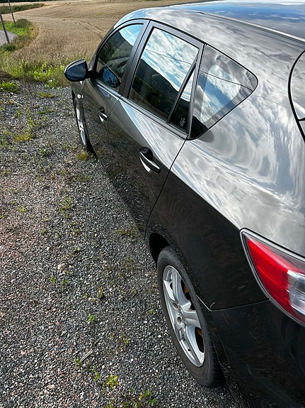 Mazda 3 4 of 5