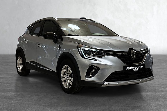 Lettkjørt SUV med stilren front og adaptive LED-lys.