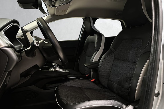 Komfortable forseter med godt grep og ergonomisk rattdesign.