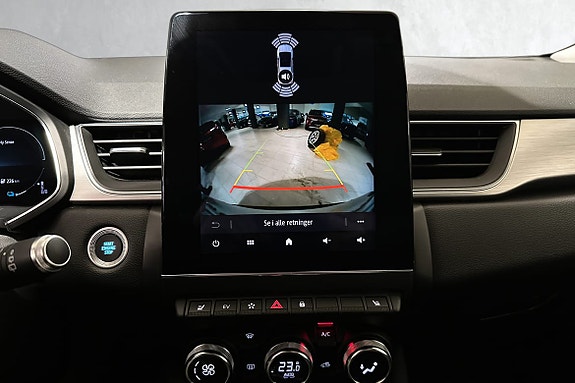 Ryggekamera med hjelpelinjer for trygg og enkel parkering.