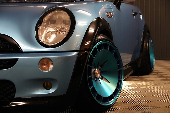 MINI Cooper S 2 of 5