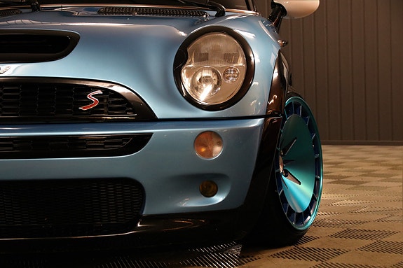 MINI Cooper S 4 of 5