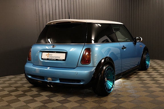 MINI Cooper S 8 of 21