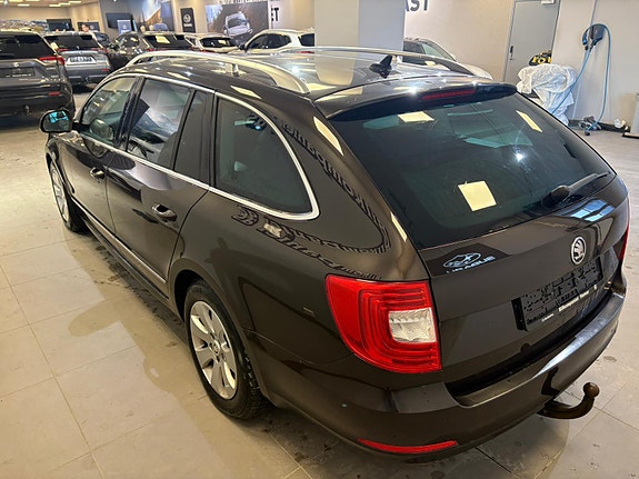 Skoda Superb 4 of 5