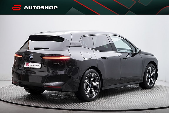 BMW iX 8 of 30