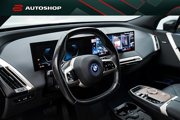 BMW iX 2 of 5