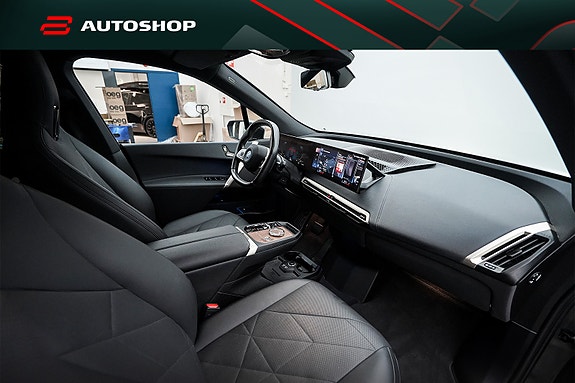 BMW iX 20 of 30