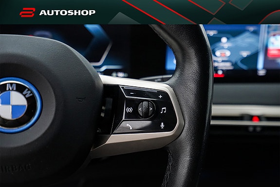BMW iX 24 of 30